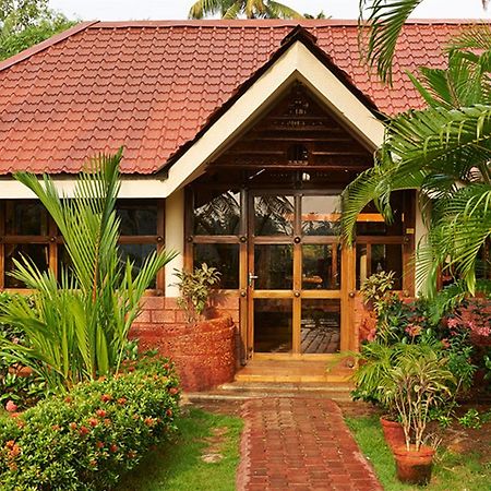 Club Mahindra كوماراكوم المظهر الخارجي الصورة