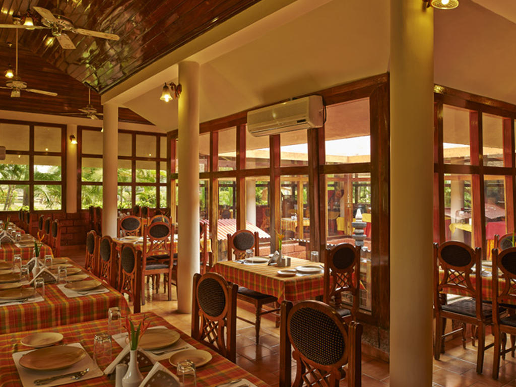 Club Mahindra كوماراكوم المظهر الخارجي الصورة