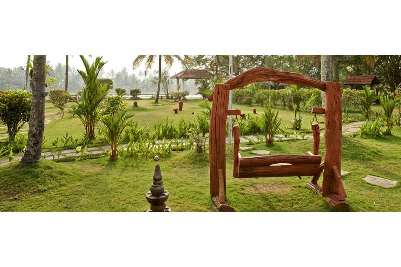 Club Mahindra كوماراكوم المظهر الخارجي الصورة