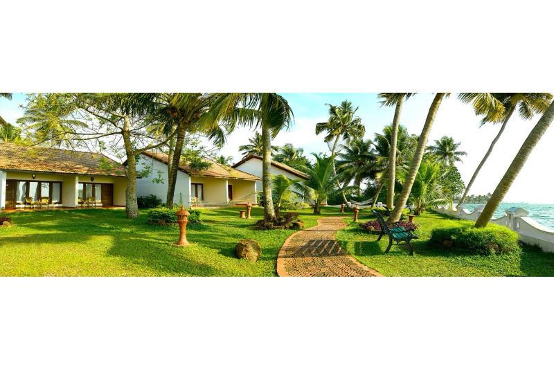 Club Mahindra كوماراكوم المظهر الخارجي الصورة