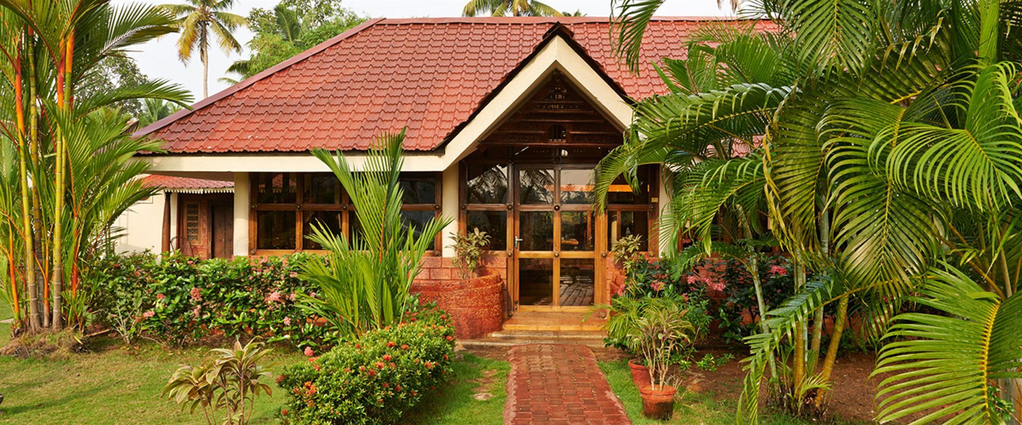 Club Mahindra كوماراكوم المظهر الخارجي الصورة