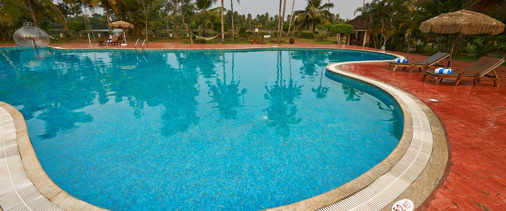 Club Mahindra كوماراكوم المظهر الخارجي الصورة